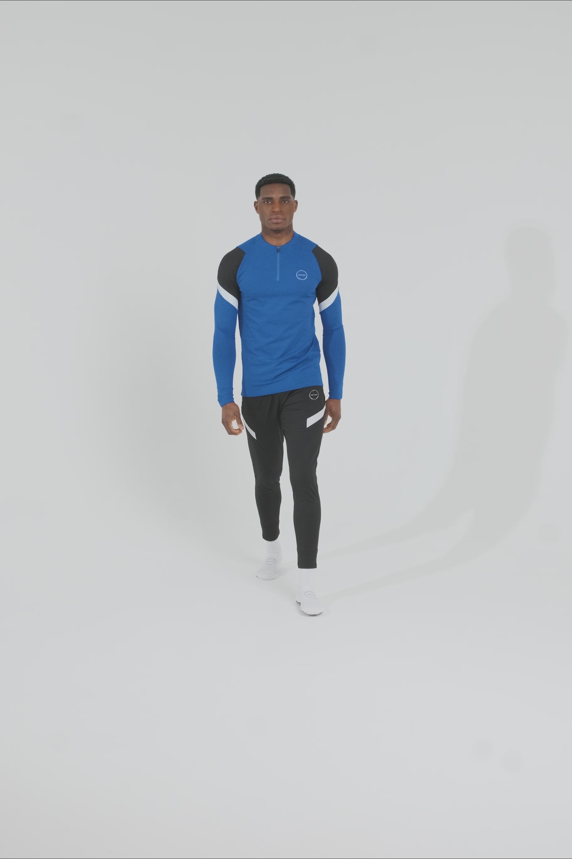 <transcy>Elite Jumper In Blau</transcy>